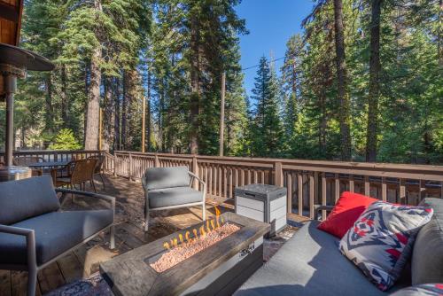 Cozy Pet-Friendly Cabin w Private Hot Tub Fenced In Yard Walk to HOA Beach & Pier