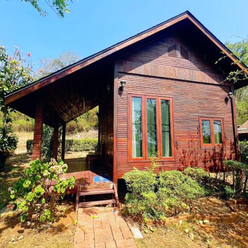 Maingern Maithong Resort near Huai Khun Ram Health Promoting Hospital