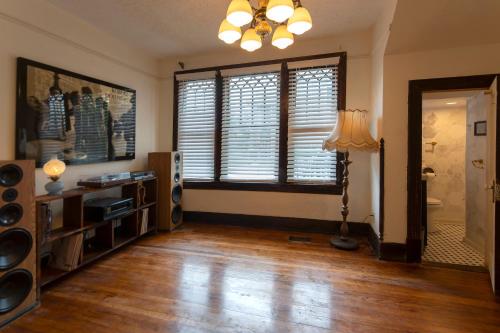 5 BR Downtown Savannah GA