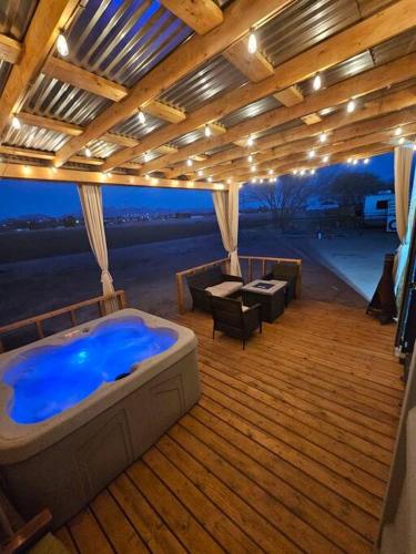 Matchbox desert oasis hot tub, pet friendly! in San Ysidro