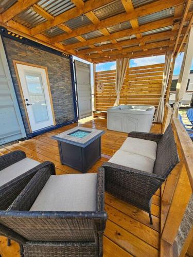 Matchbox desert oasis hot tub, pet friendly! in San Ysidro