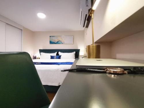Duplex King Room image 3