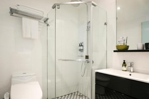 Elegant Double Room image 10
