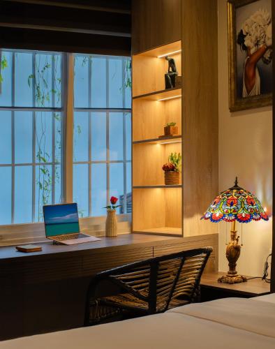555443776 Aaron Boutique Hotel