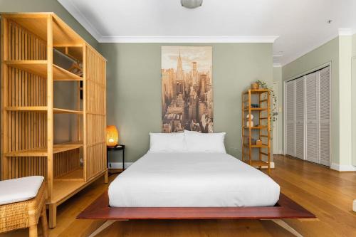 'Laube 105' Modern Inner-city Sanctuary with Balcony - main image