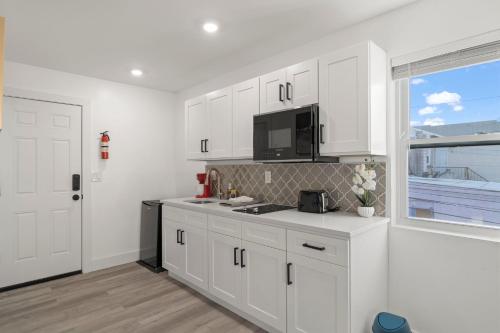 New Season Royals, Airport West