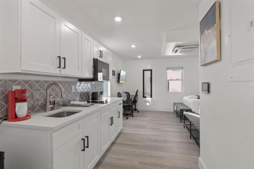 New Season Royals, Airport West