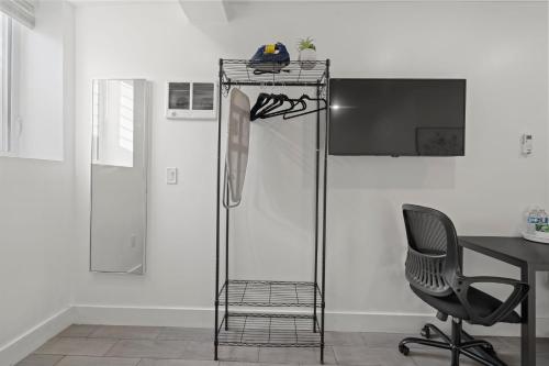 New Season Royals, Airport West