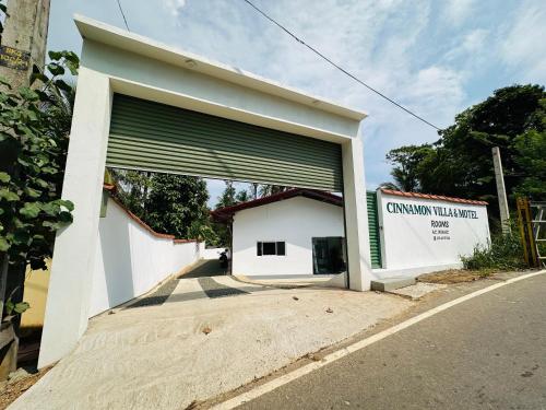 Cinnamon Villa and Motel