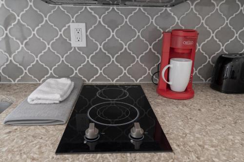 New Season Royals, Airport West