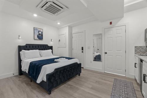 New Season Royals, Airport West