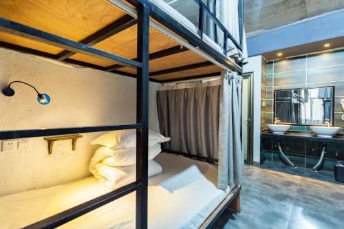 1 bunk bed