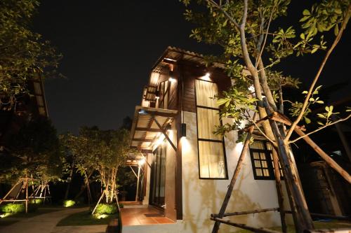 Baanrongmai Canal Front