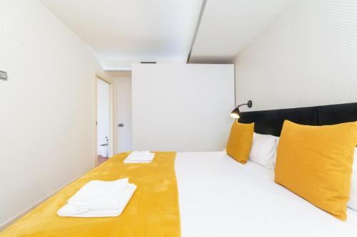 Unique Rentals - Placa Catalunya Central Apartments - image 12