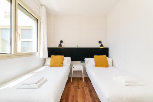 Unique Rentals - Placa Catalunya Central Apartments - image 5