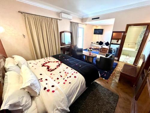 1 king bed, 2 sofa beds