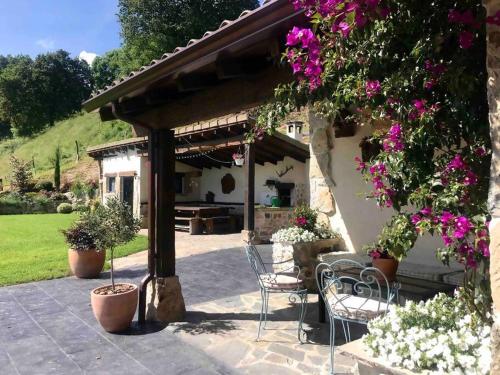 La Fontana, descubre Cabarceno y Cantabria in 比利亞卡列多 