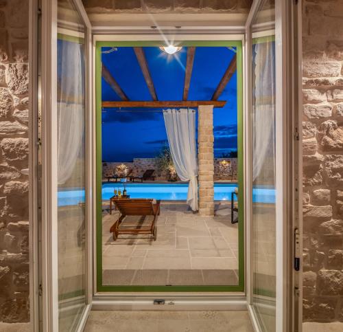 Skats, Villa Cavalleria Rusticana with heated pool and vineyard in Blizna Gornja