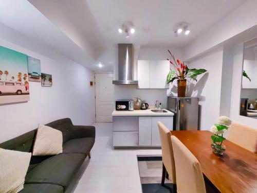 1BR Condotel at Azure Urban Resort Near Airport #AZ01, Manila