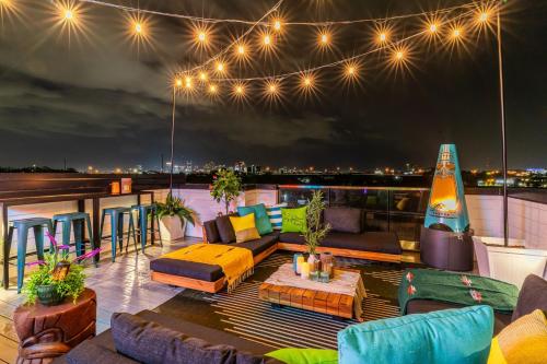 Rooftop Hot Tub & Game Room - 3 Miles to Downtown in Nashville, USA