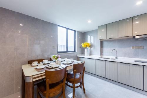 Serveyou International Apartment - Free Airport Pickup & Free Canton Fair Shuttle Bus