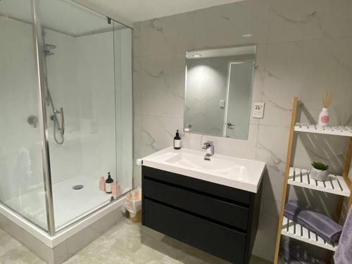 Cosy 2 bedroom unit in Howick close to bus and supermarket, Окленд (фото 7)