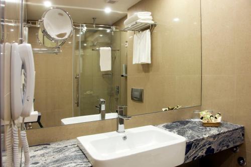 Central Hotel Sofia - image 11