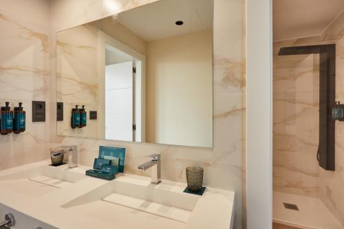 2 bedrooms, 4 beds