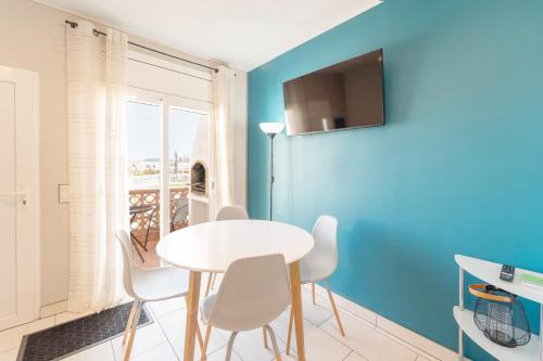 Fasiliti, WELCS CASA ADOSADA 144 EMP con piscina comunitaria in Montjoi