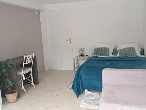 Chambre independante in Distre