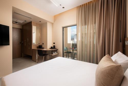 Comfort Room with City View image 10