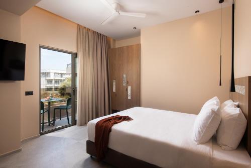 Deluxe Double Room with Pool View image 10
