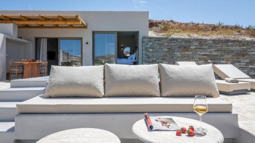 Solus Suites Milos