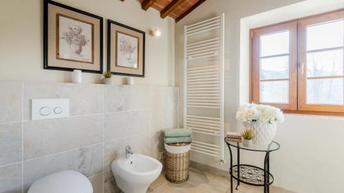 Grumo Farmhouse with Private Pool and View near Lucca