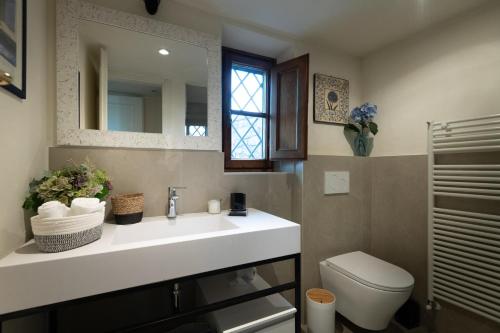 Grumo Farmhouse with Private Pool and View near Lucca