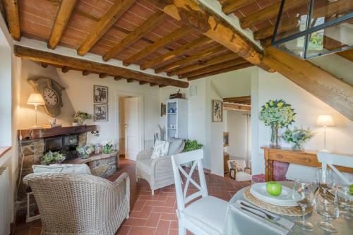 Grumo Farmhouse with Private Pool and View near Lucca