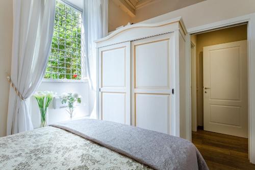 One-Bedroom Apartment image 5