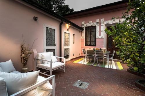 Villa Paola house close to the Beach in Viareggio