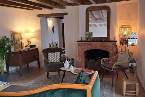 Ferme du 17ème siècle et jardin gîte à louer Les Hauts de Forterre