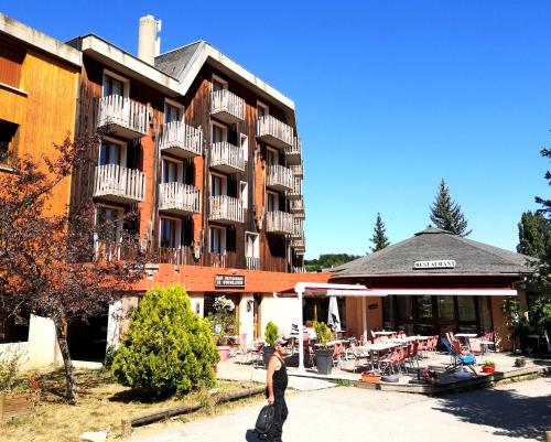 蒙克拉埃斯佩斯酒店 (Hotel Espace Montclar) in 蒙特克拉