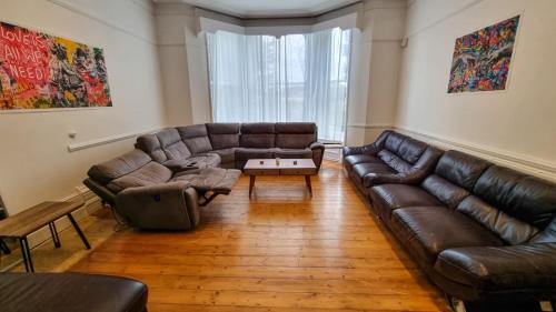 Sleeps 20 Stunning Ashton Mansion in Ashton under Lyne