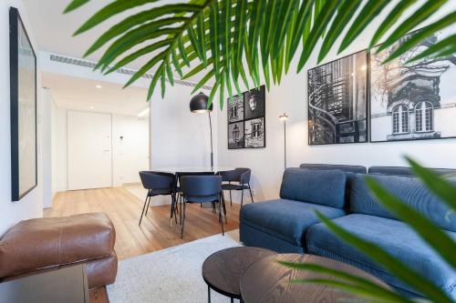 MY LX FLAT Graça Lighting Design Apartment, Lisbona