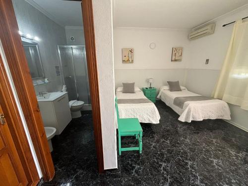 Hostal El Levante - image 10