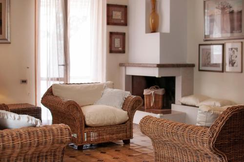 Villa Almandia, Capitolo, Monopoli in Capitolo