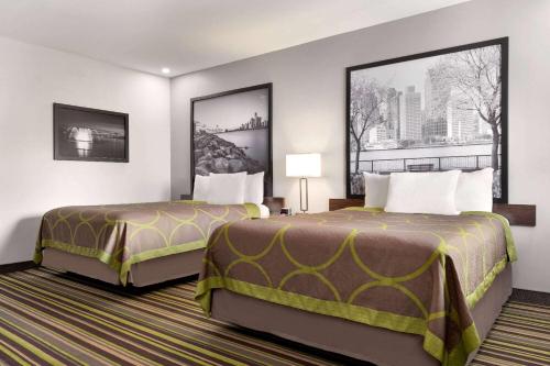 Super 8 by Wyndham Windsor/Dougall Super 8 by Wyndham Windsor/Dougall