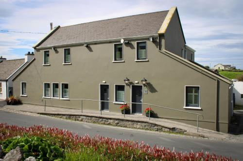 Exterior view, Doolin Inn in Ballyvara