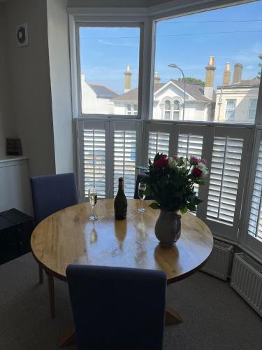 Food and beverages, St Margarets Modern Georgian 2 bedroom apartment in Isle of Wight
