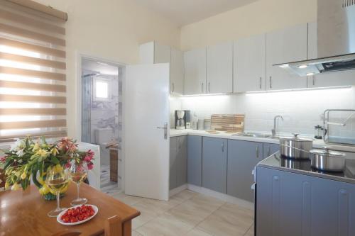 Nikos Studios 4