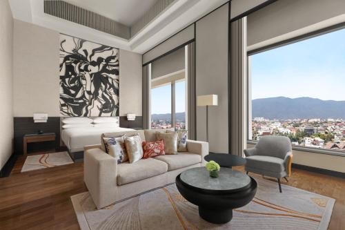 Royal Suite - 2 Bedroom - High Floor - Club Lounge Access - Mountain View
