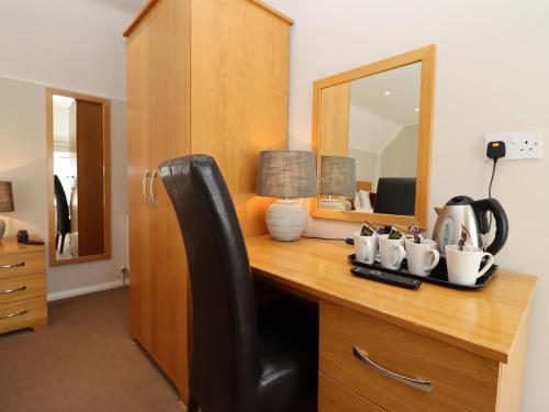 1 double bed, 2 twin beds